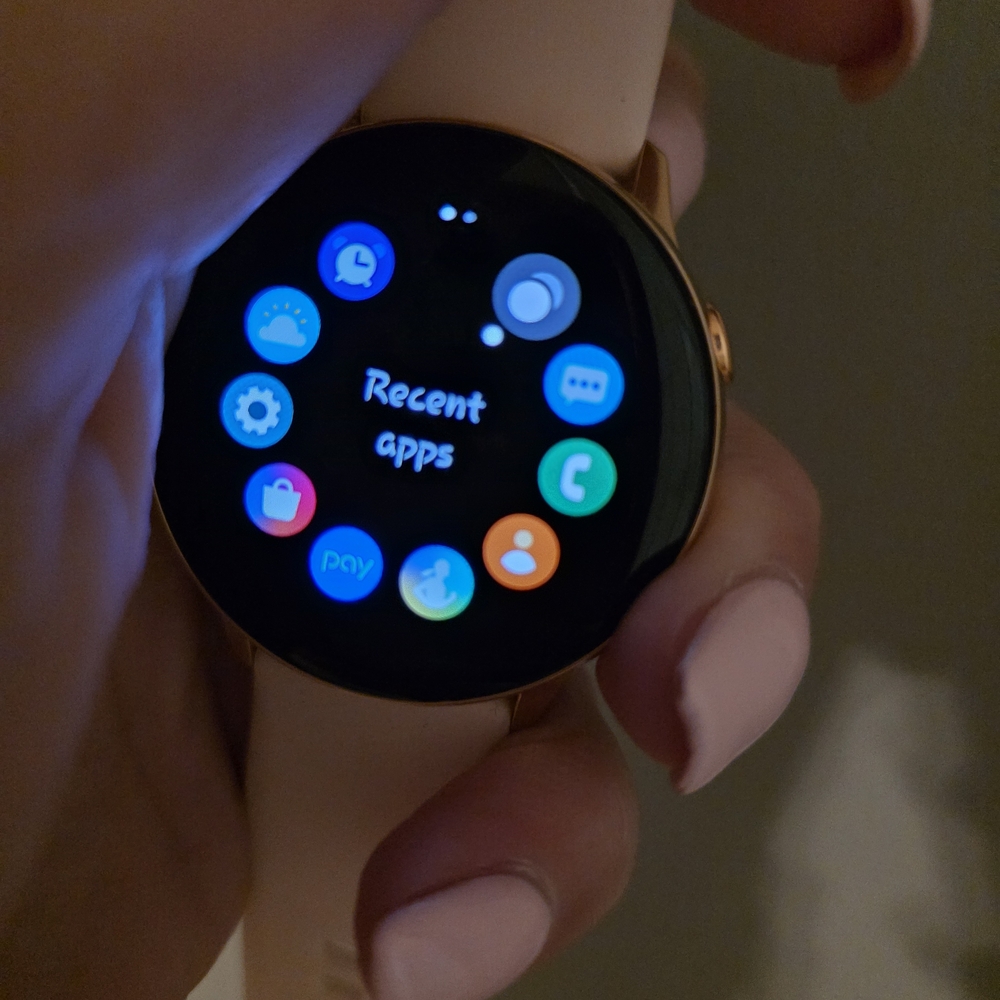 Samsung Pink and Rose Gold Smartwatch - Picture 4 of 7